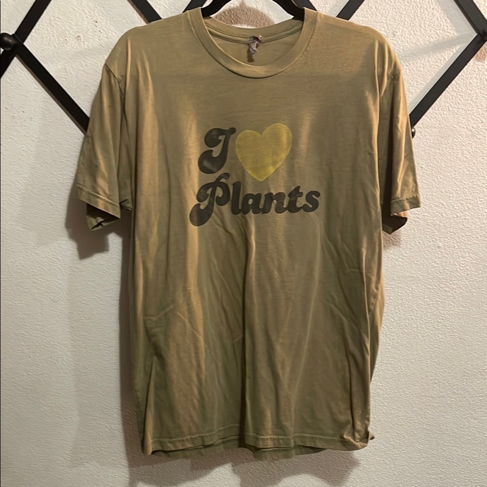 Magnolia plant tee